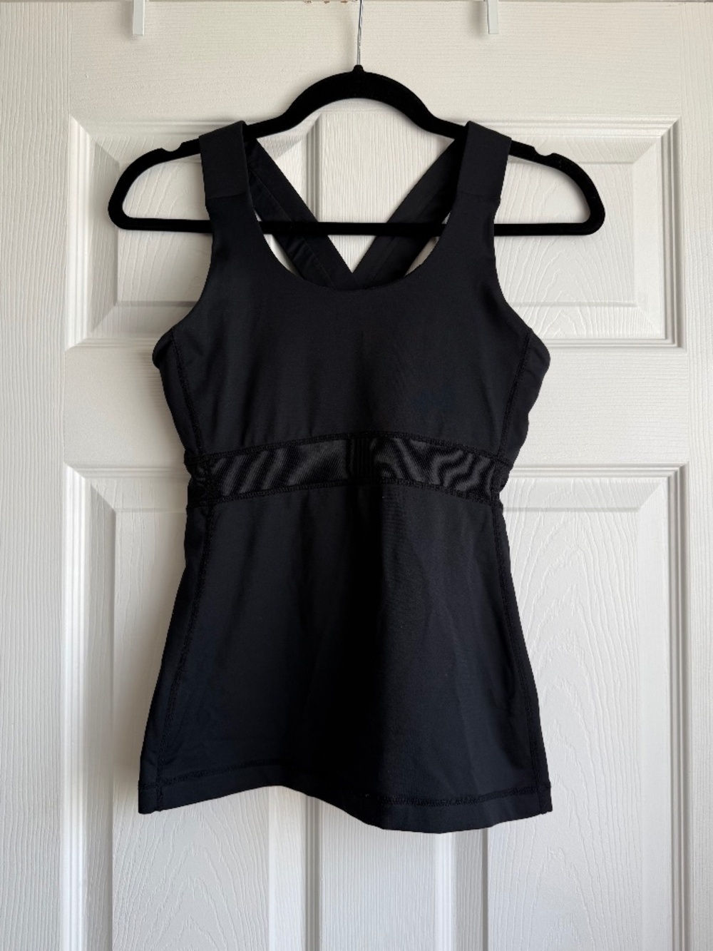 Lululemon Black Strappy Cross Back Tank Top Built-In Shelf Bra Size 6